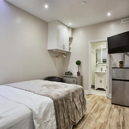 Toronto Rooms And Suites